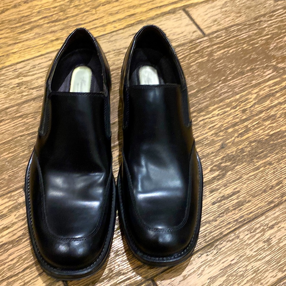 Mens NIB Kenneth Cole black leather slip ons